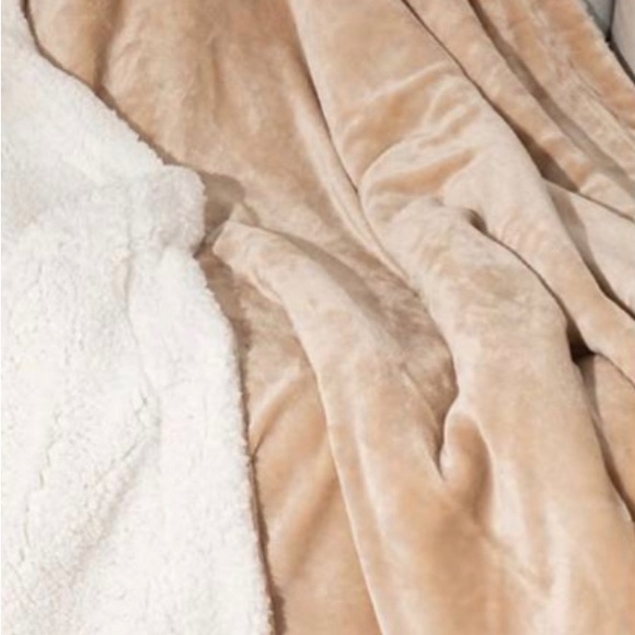 Soft Throw Blanket - Picture 3 of 6